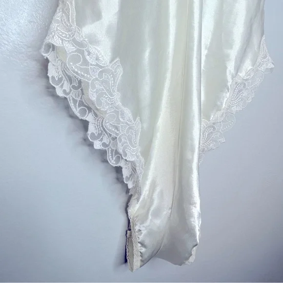 Victoria's Secret Vintage Cream Satin and Lace Teddy Bodysuit Size M - Picture 7 of 9